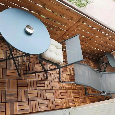 公寓 Agreable Avec Balcon Et Parking